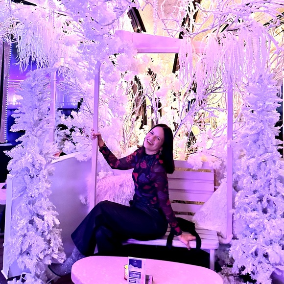 Meet your Posher, Laura - Picture 3 of 3